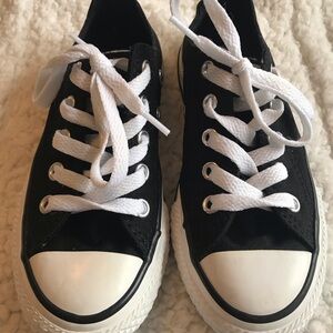 Kids Black and White Converse All Star shoes - Like New!